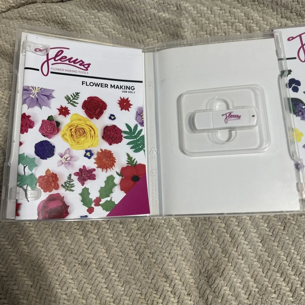Fleurs Flower Making USB with Instruction Booklet -‎ Volume 1 and Volume 2